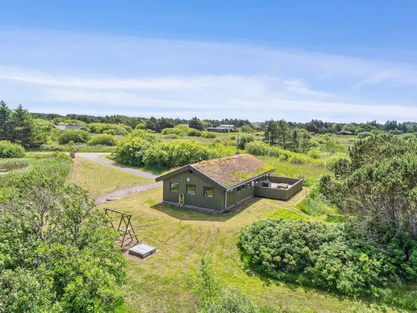 Holiday home with terrace - Image 1