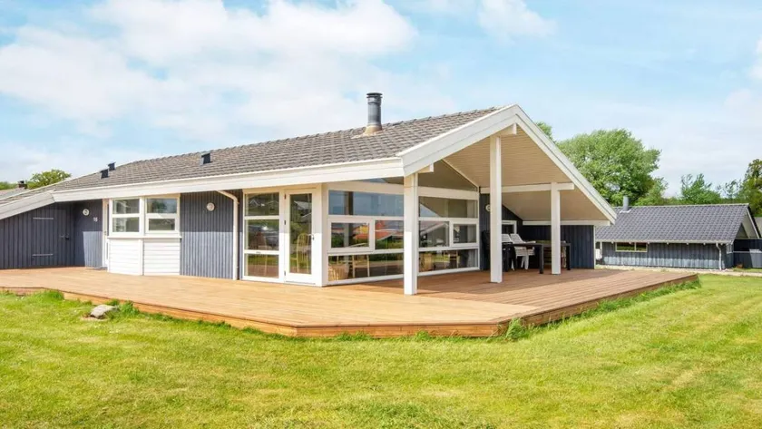 House with jacuzzi, terrace & garden - Image 1
