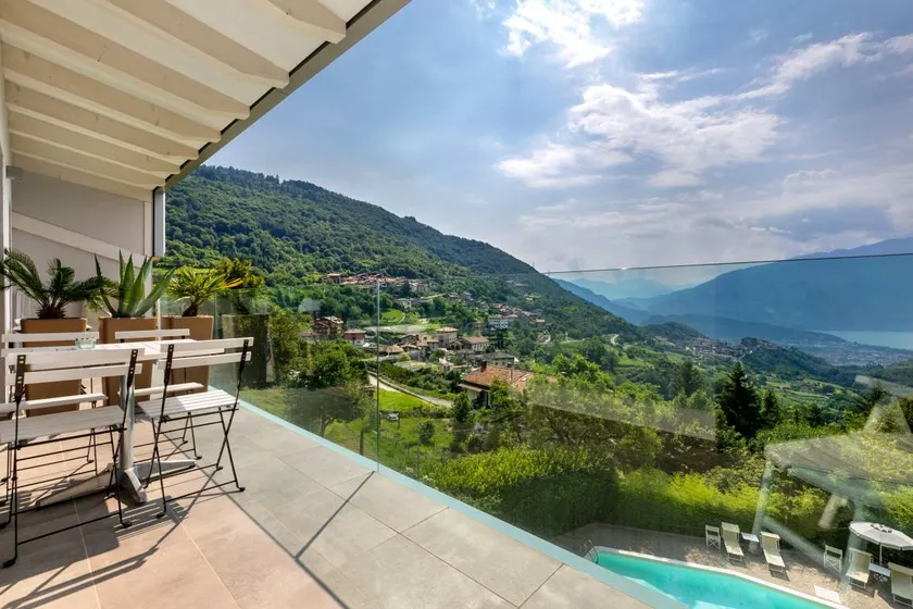 Flat with terrace, garden & pool | Garden view | Perfect for remote work - Image 1