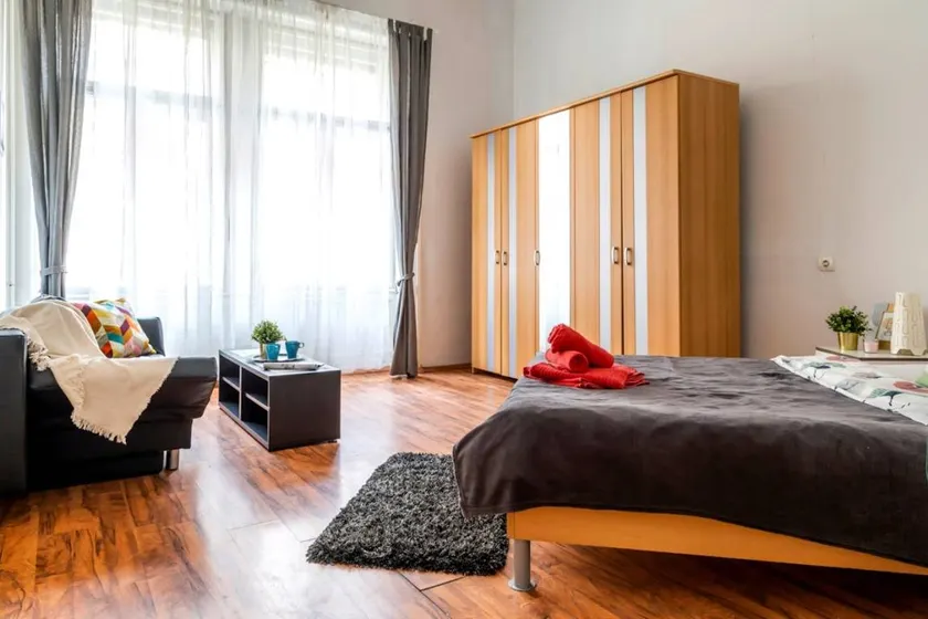 Wesselényi utca, Budapest - Image 1