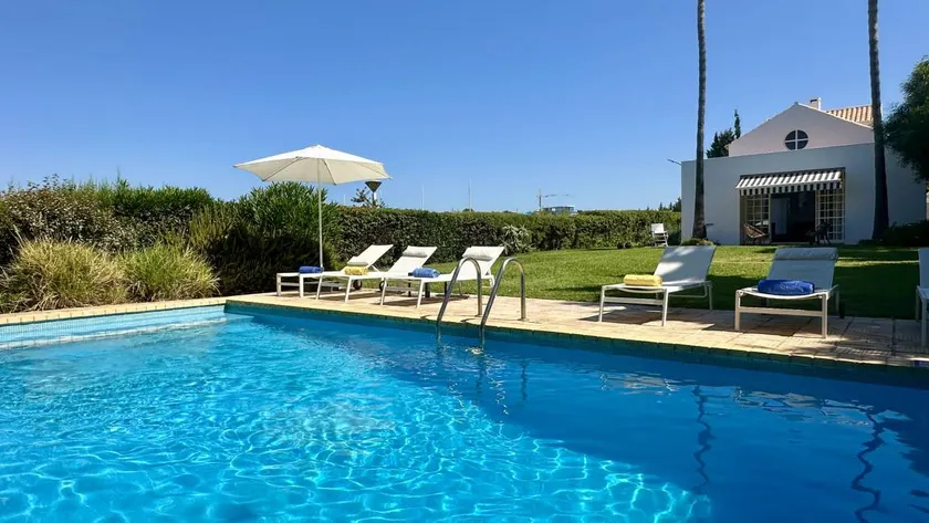 Villa avec piscine privée, barbecue et jardin | Vue plage - Image 1