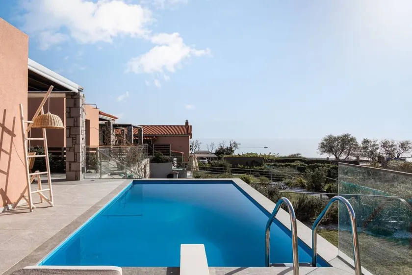 Villa with terrace, pool & garden - Image 1