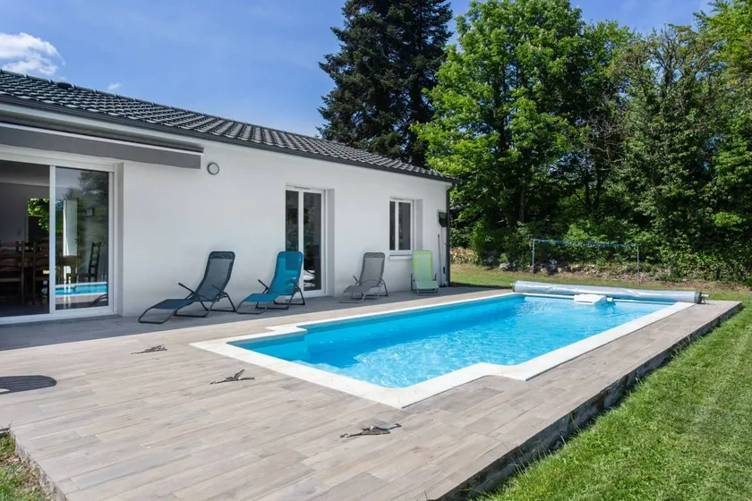 Family-friendly house with garden, pool & terrace | Lake view - Image 1