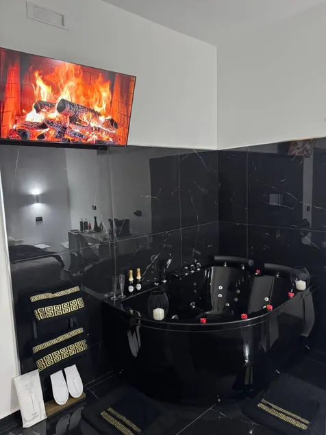 Dedicated room with terrace & hot tub | Mountain view | Perfect for remote work - Image 1