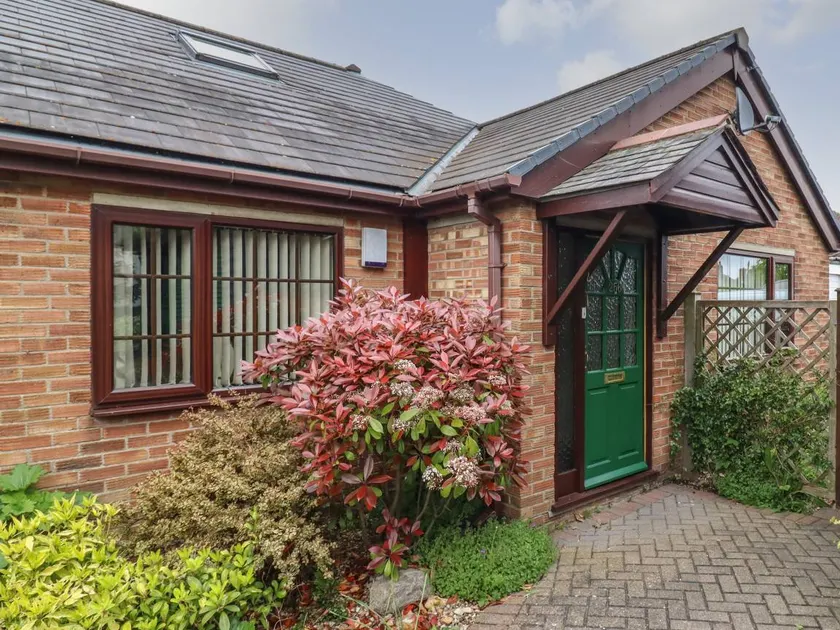 Cottage with garden - Image 1