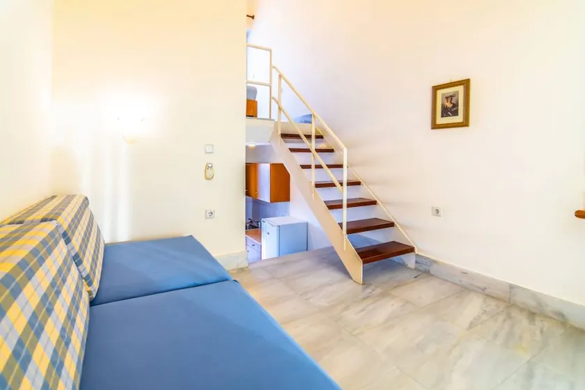 Apartment with terrace - Image 1