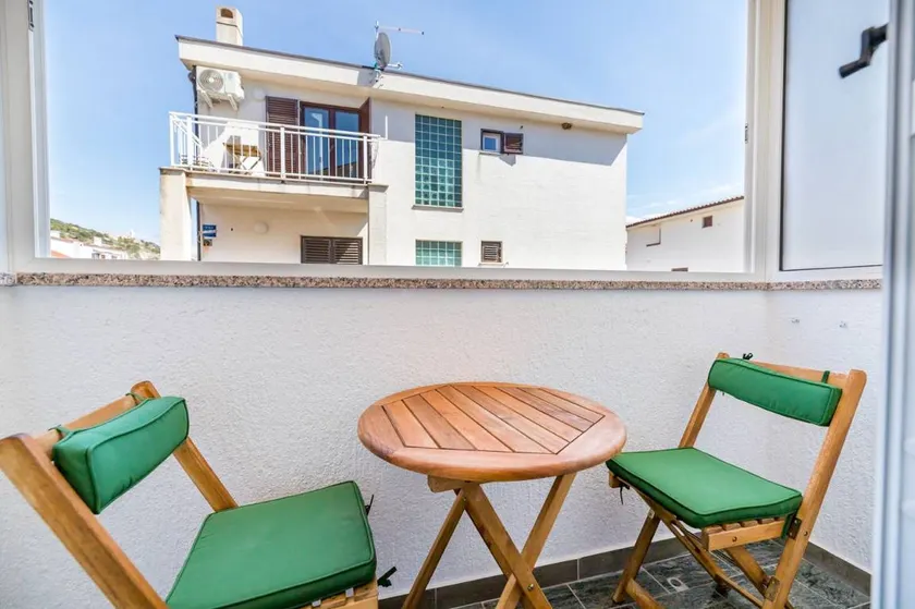 Picturesque flat just 500 metres from the long beach with private parking, balcony - Image 1