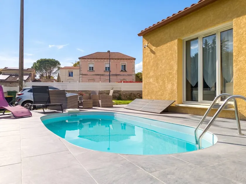 Villa with pool, terrace & barbeque - Image 1