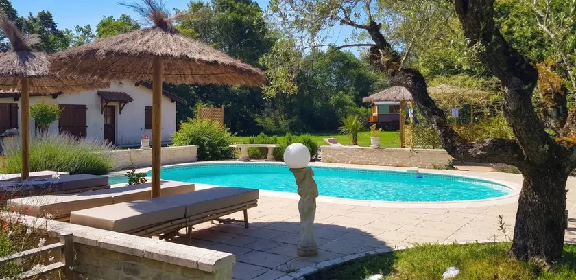 House with garden, terrace & barbeque | Garden view - Image 1