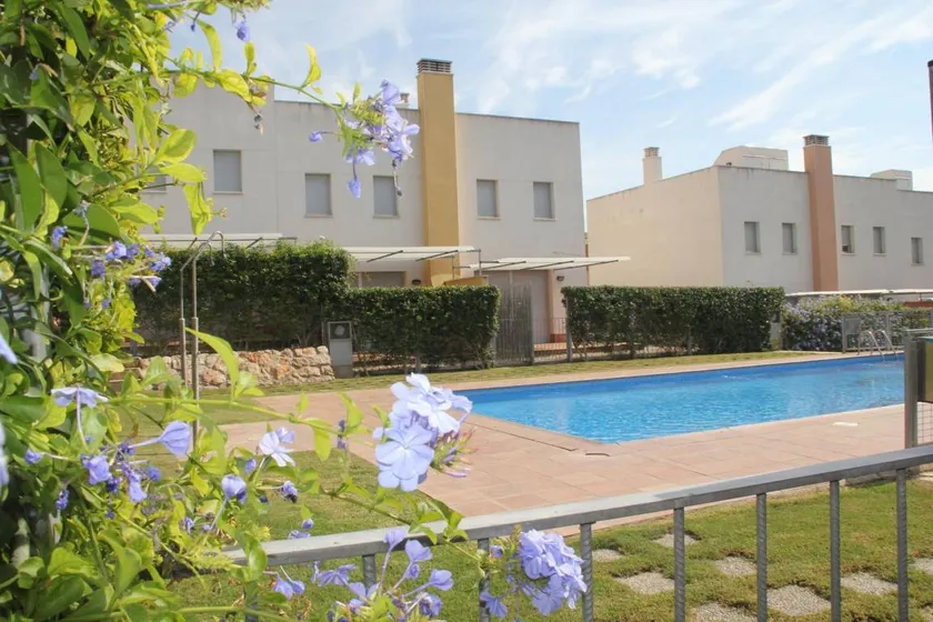 Appartement de vacances avec piscine, terrasse et barbecue - Image 1