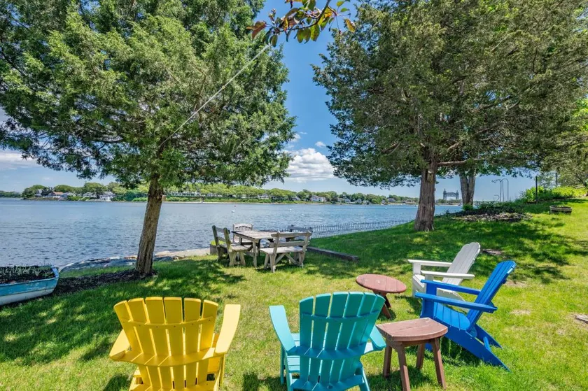 Holiday home with terrace & BBQ | Water view - Image 1