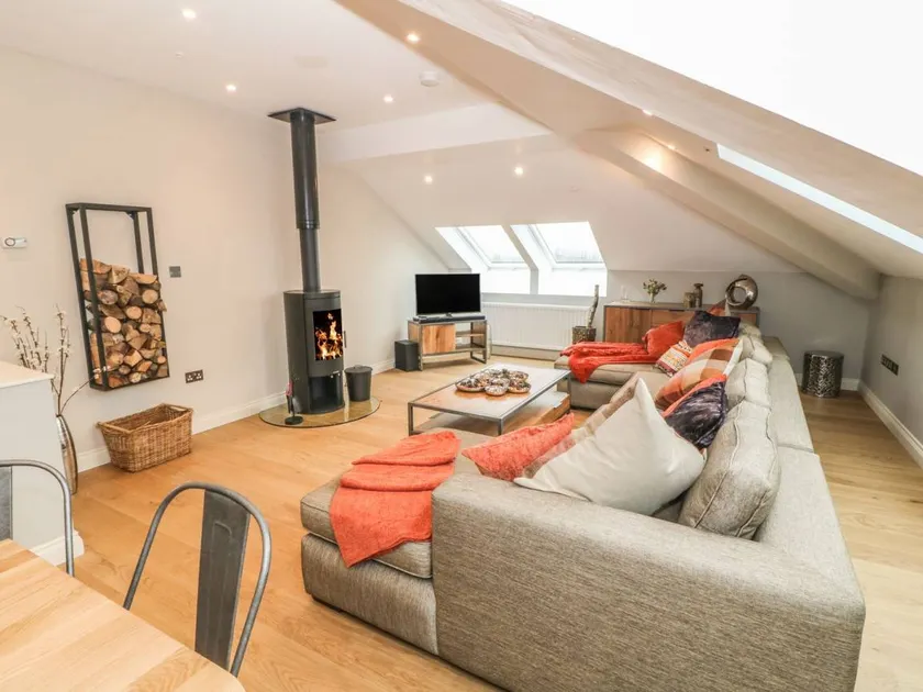 Family-friendly cottage with hot tub & garden | Beach view | Dogs allowed - Image 1