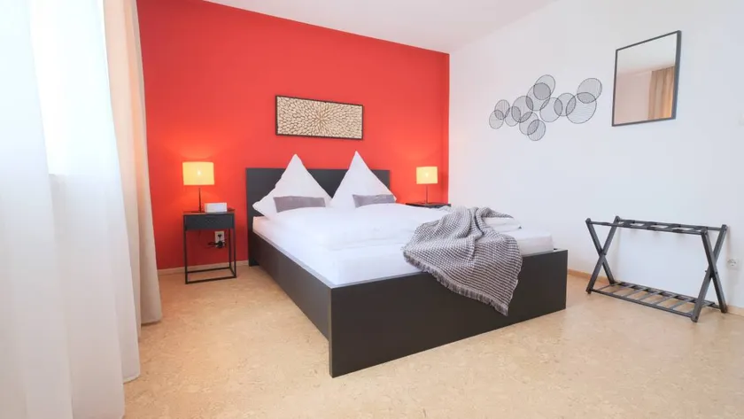Apartment with terrace - Image 1