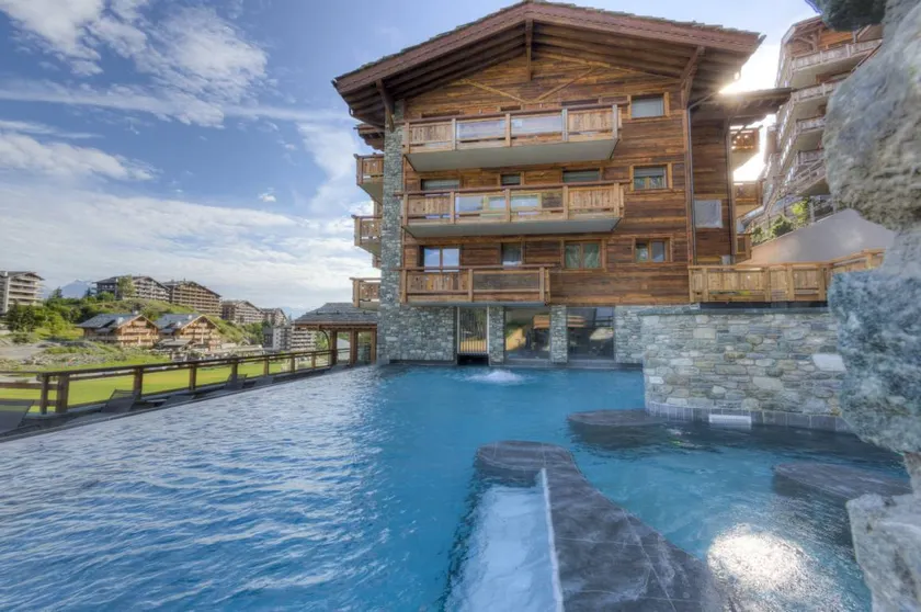 Fully equipped holiday apartment with pool, sauna & hot tub | Next to the ski | Pets are welcome - Image 1