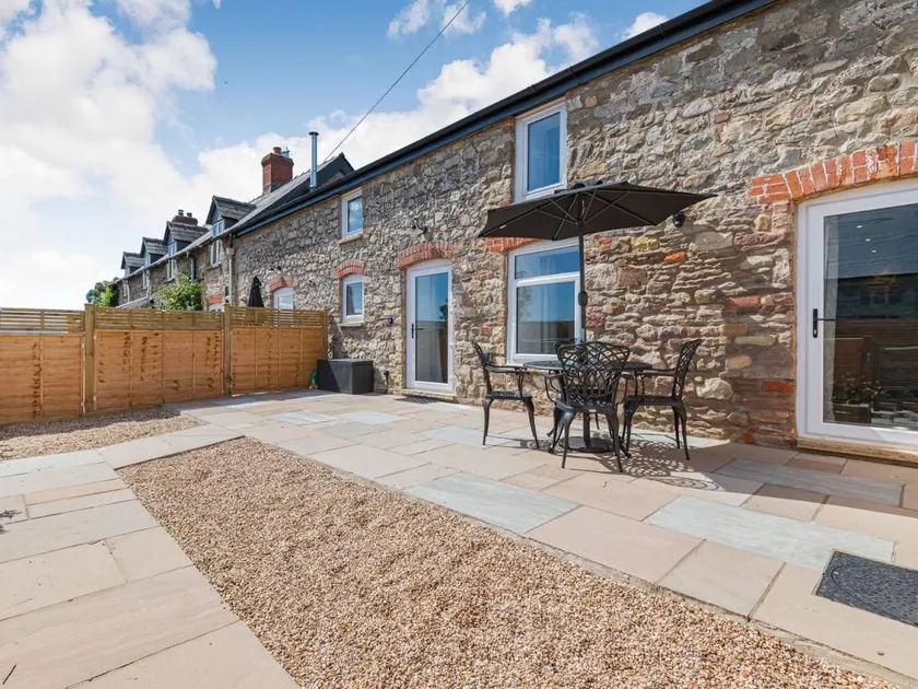 Cottage with garden - Image 1