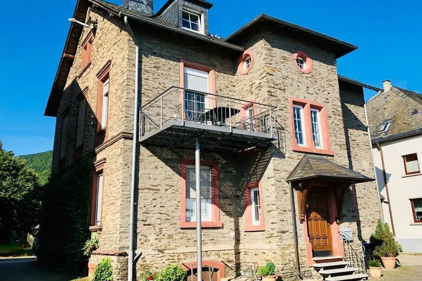 Holiday home with garden - Image 1
