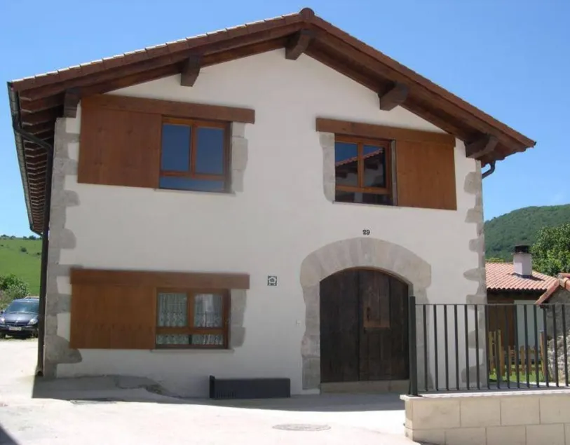House with BBQ & garden | Mountain view - Image 1