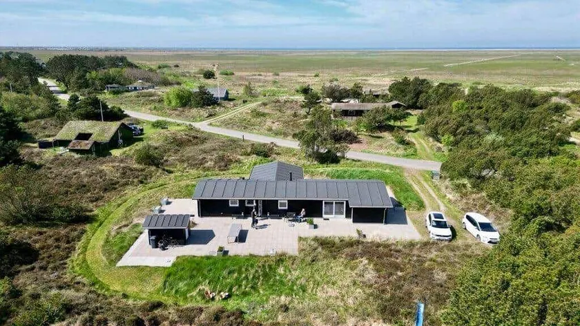 Ample house with terrace & BBQ - Image 1
