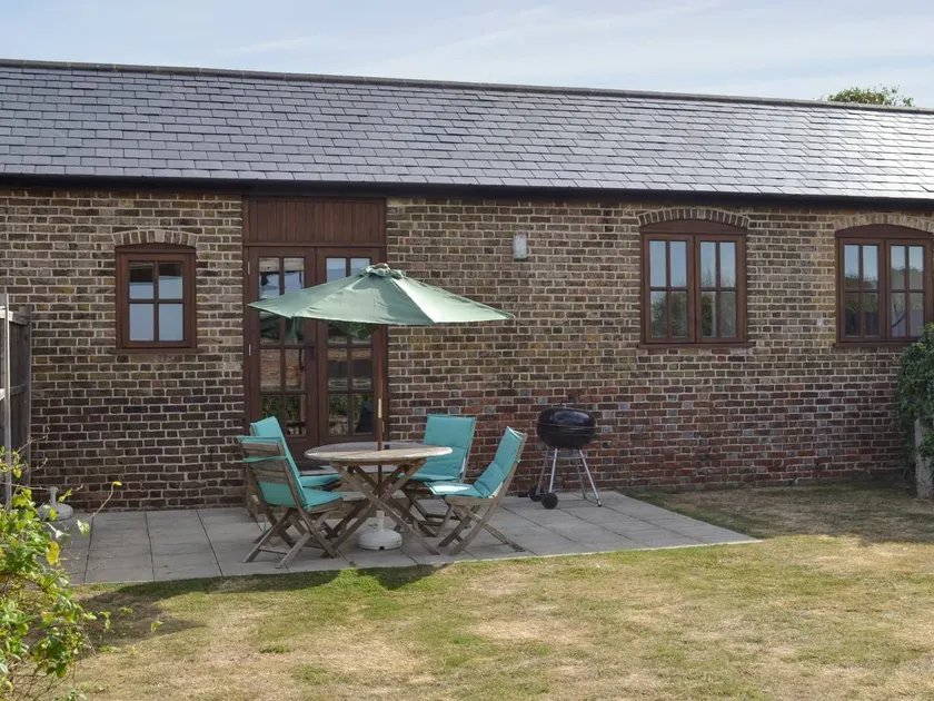 Cottage with barbecue & garden - Image 1