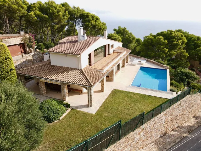 Villa with private pool, garden & barbeque - Image 1