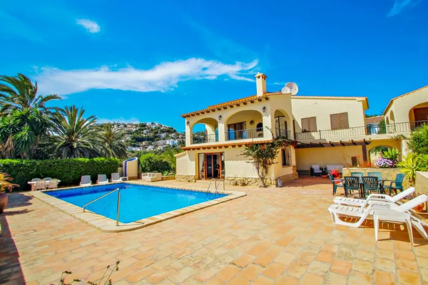Agréable villa entièrement équipée avec terrasse, barbecue et jardin - Image 1