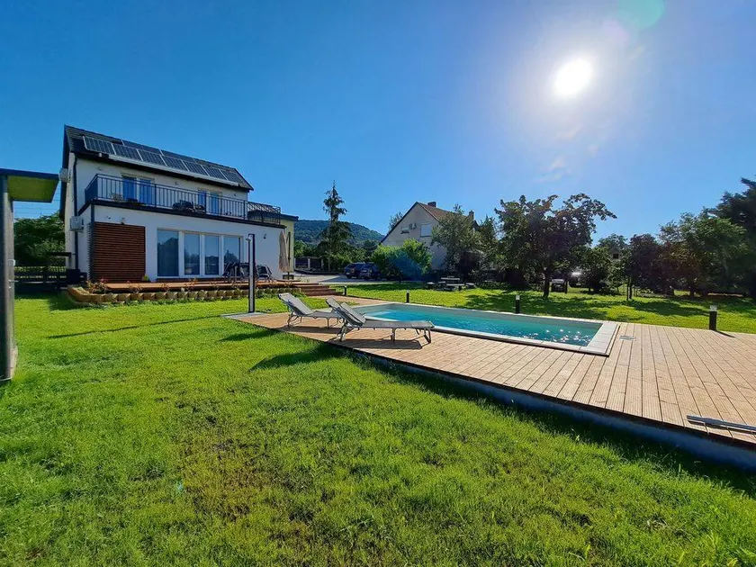 Familienorientierte Ferienwohnung mit Terrasse, beheiztem Pool und Garten | Ideal für Homeoffice - Image 1