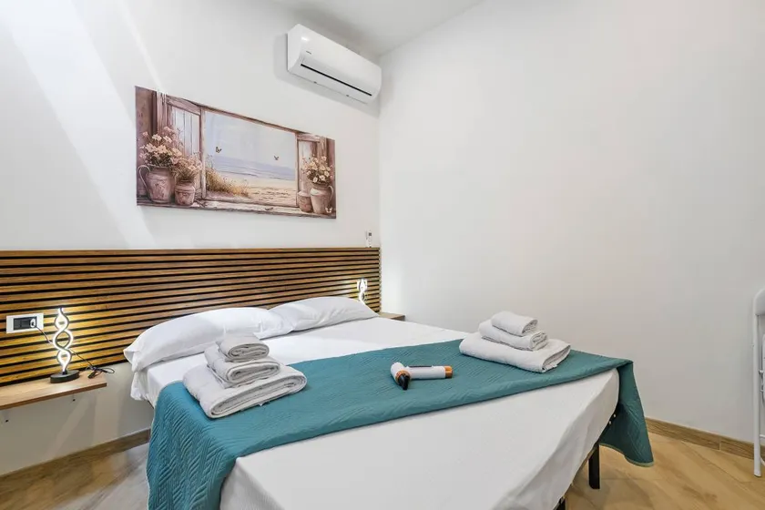 Bikers Rooms - Image 1