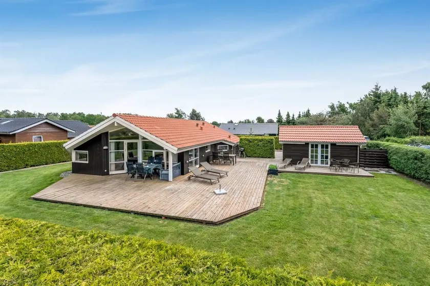 Child-friendly beautiful house with terrace, sauna & garden | Pets are welcome - Image 1