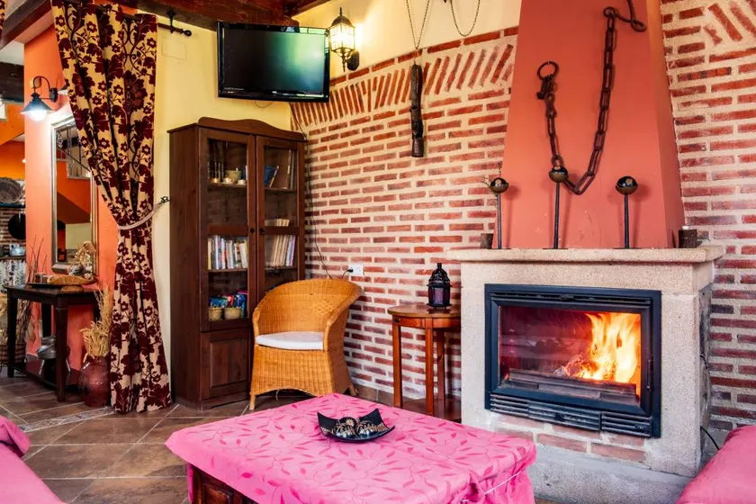 Holiday home with BBQ, garden & terrace | Garden view | Perfect for remote work - Image 1