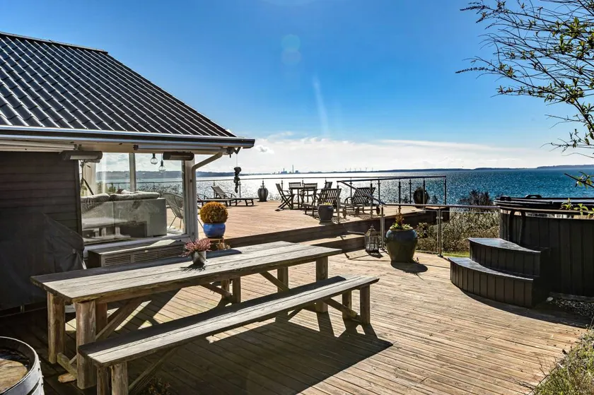 Holiday home with extraordinary sea view at Røsnæs - Image 1