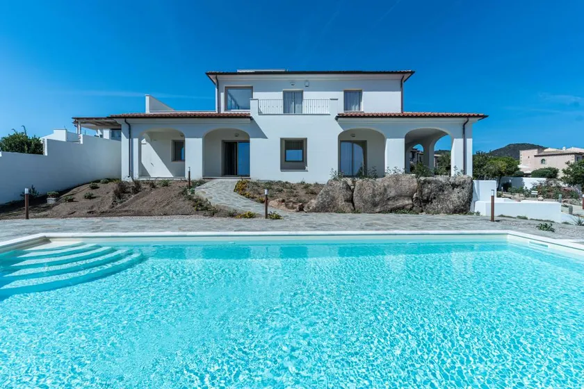Villa avec jardin, piscine privée et terrasse - Image 1