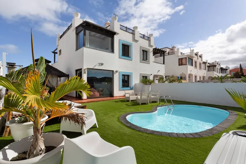 Vacation 'La Casa Del Volcano Corralejo' with Sea View, Private Pool and Wi-Fi - Image 1
