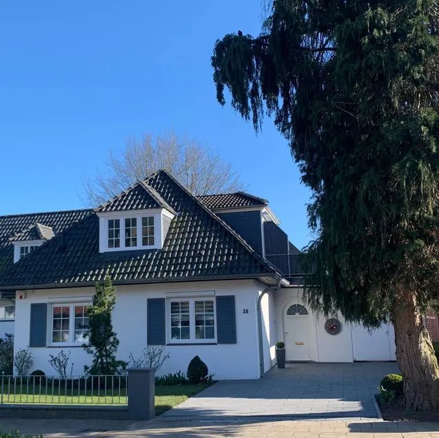 House | Garden view - Image 1