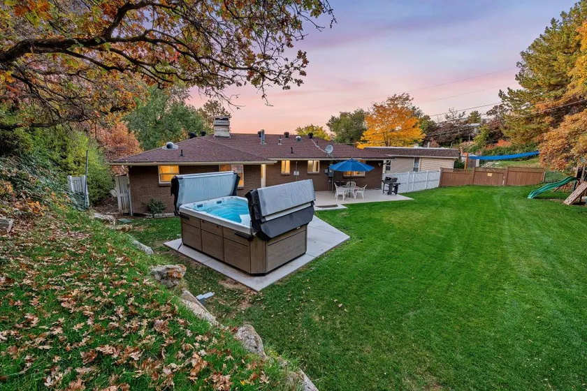 All-New Luxe Family Oasis & Ski 7BR, Hot Tub, close SKI - Image 1