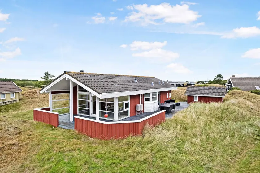Holiday home with sauna & terrace - Image 1