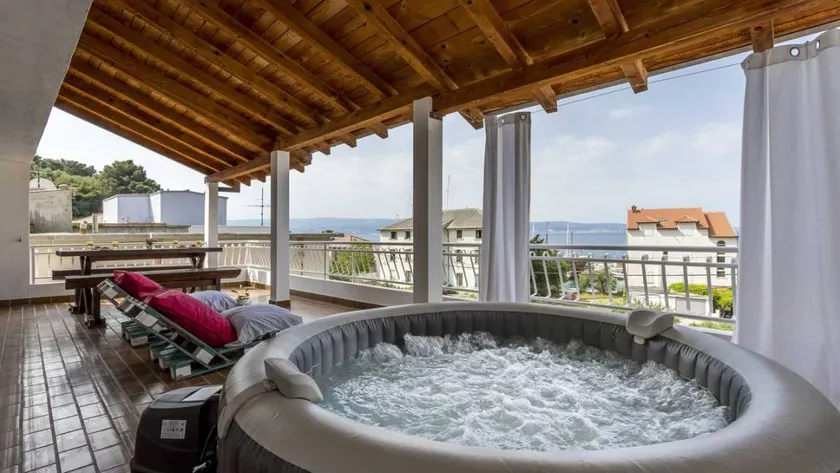 Holiday apartment with barbeque & terrace | Sea view - Image 1