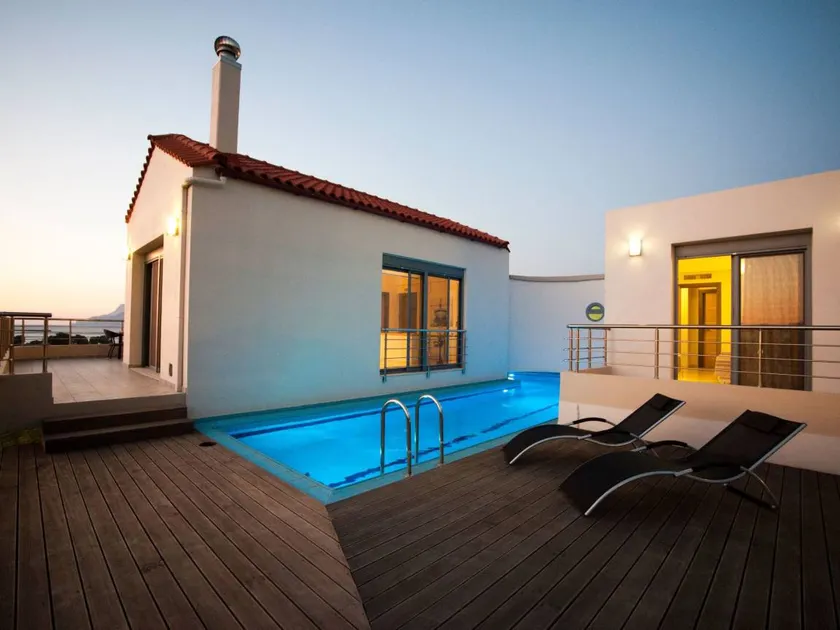 Geräumiges Ferienhaus In Mithimna Mit Eigenem Pool - Image 1