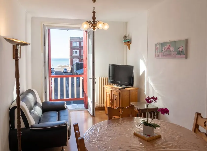 Flat | Sea view | Beach nearby - Image 1
