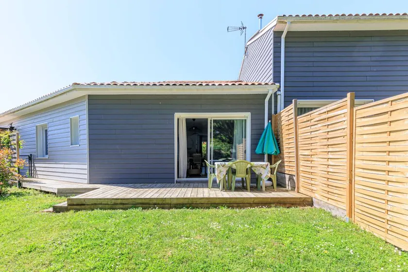 Holiday apartment with garden & terrace | Garden view - Image 1