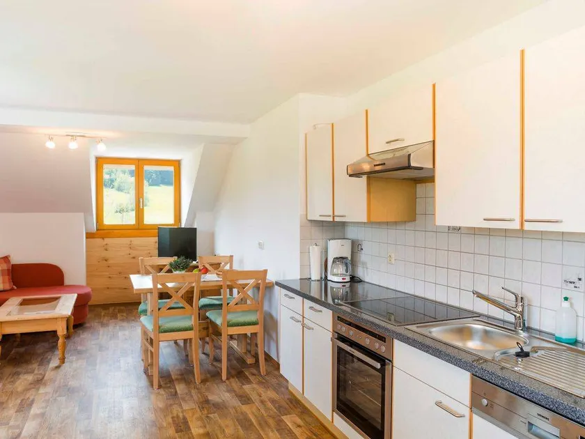 Child-friendly apartment with garden, barbecue & pool | Mountain view - Image 1