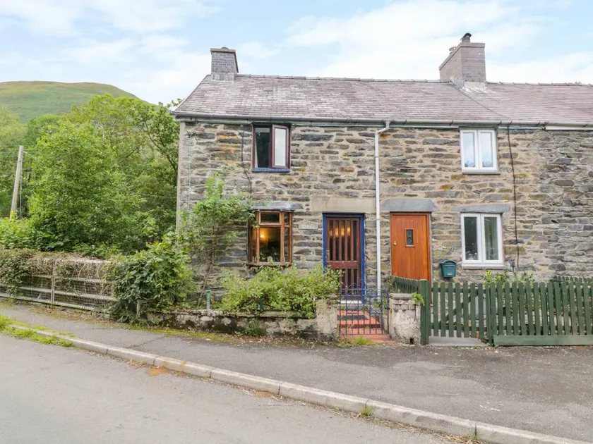 Children-friendly cottage with terrace & garden | Pets allowed - Image 1