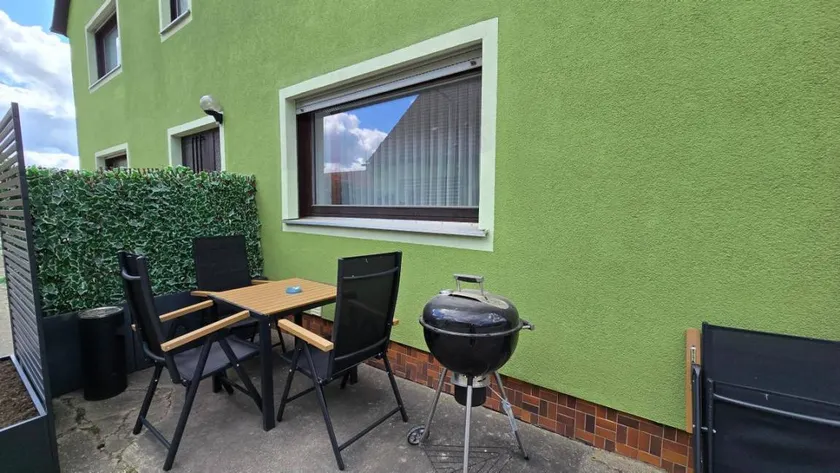 Family-friendly holiday apartment with barbecue, terrace & pool - Image 1