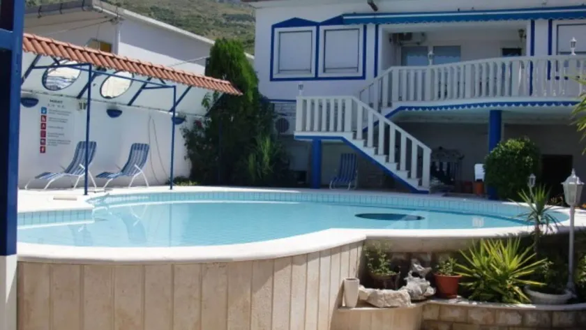 Flat with pool & terrace | Sea view - Image 1
