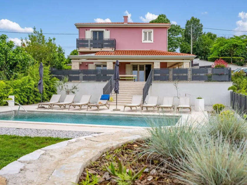 House with private pool, BBQ & garden | Nature view - Image 1