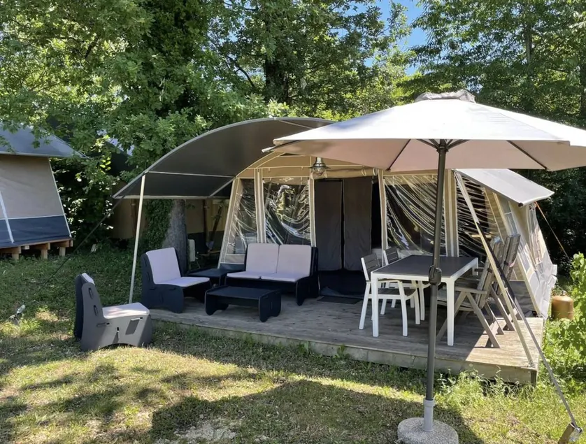 Cottage with heated pool & garden - Image 1