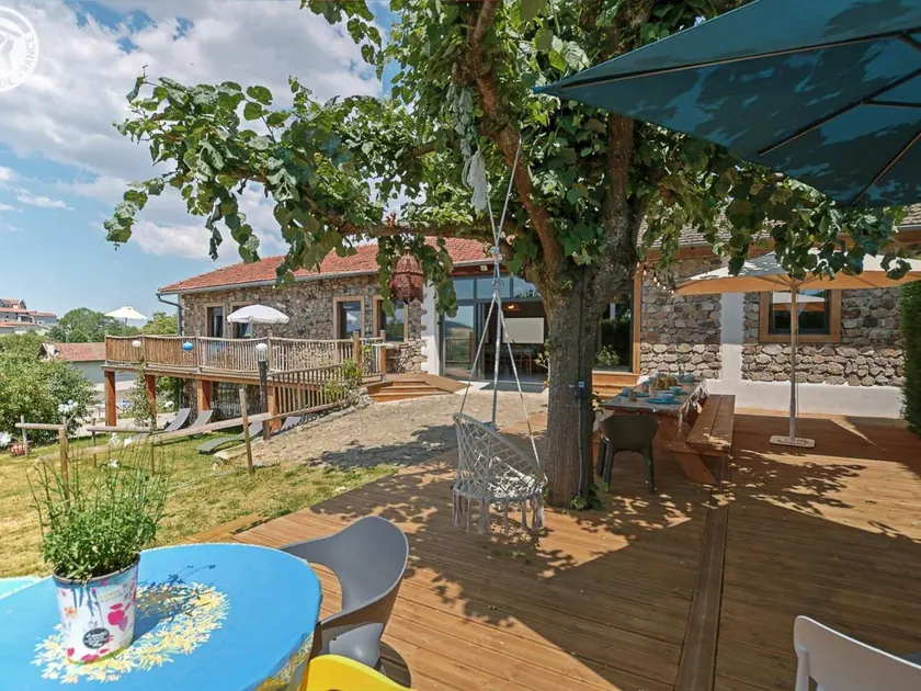 Cottage with garden & barbecue - Image 1