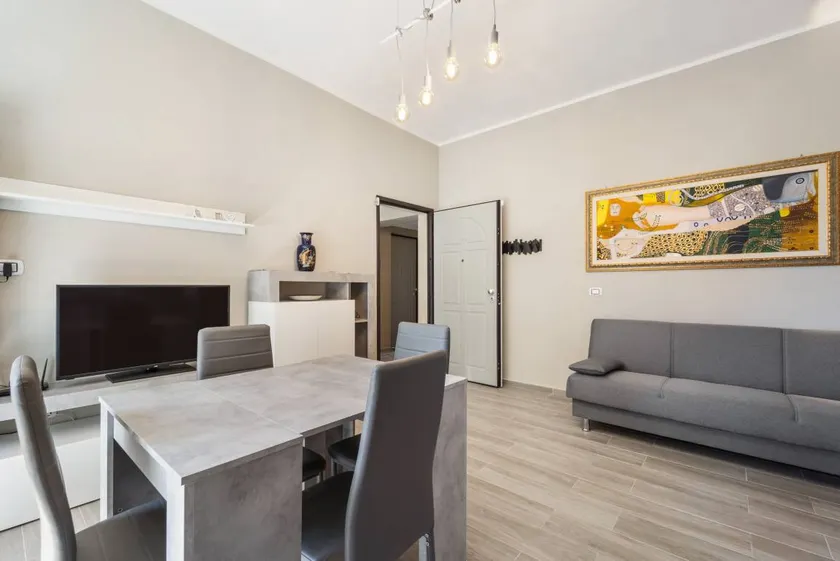 Holiday home with terrace | City view - Image 1