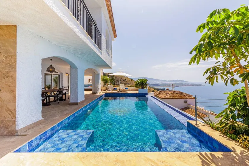 Villa „Mamma Mia“ mit privatem Pool, Terrasse und WLAN sowie spektakulärem Meerblick - Image 1