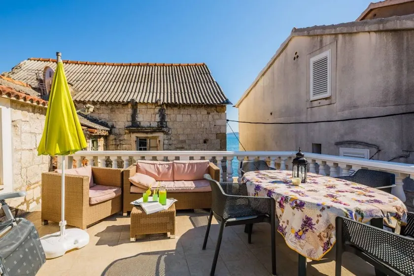 Apartment with terrace & garden | Garden view - Image 1