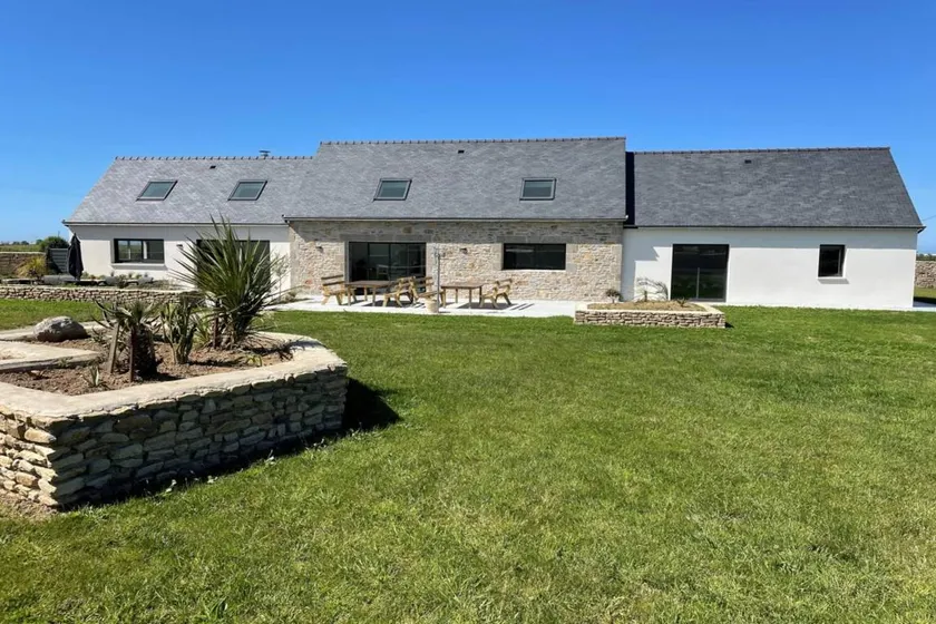 Holiday apartment with barbecue, terrace & pool | Suitable for remote work - Image 1
